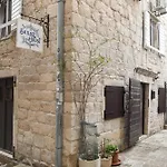 Sailor House